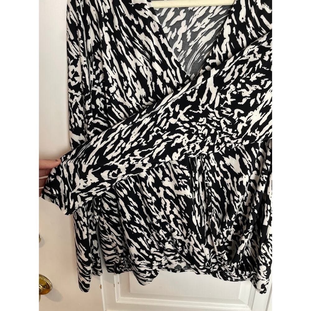 INC International Concepts Black White Abstract Relaxed Blouse Faux Wrap XL - Picture 6 of 13
